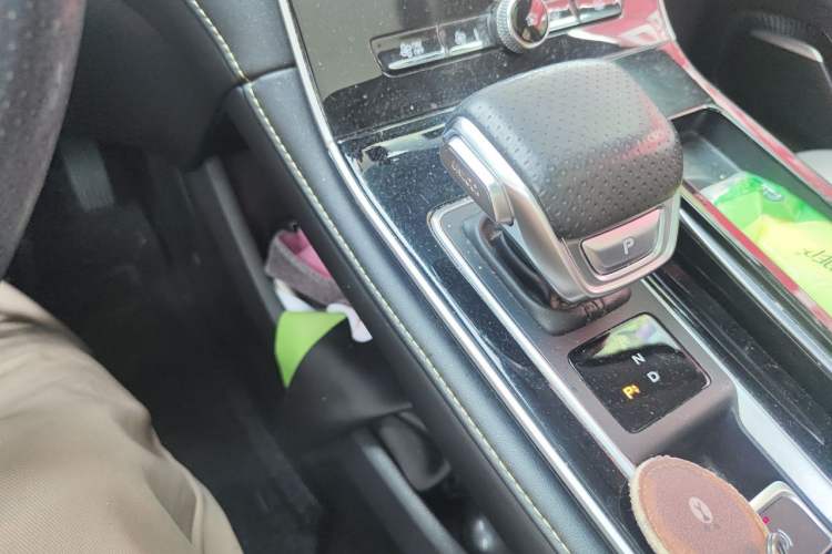 Used Roewe i6 MAX New Energy 2020 1.5T PHEV Cool & Stylish Skyroof Edition Gear Lever