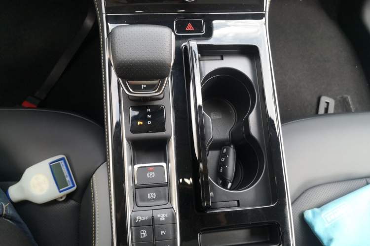 Used Roewe i6 MAX New Energy 2020 1.5T PHEV Cool & Spacious Skyroof Intelligent Drive Supreme Edition Gear Lever