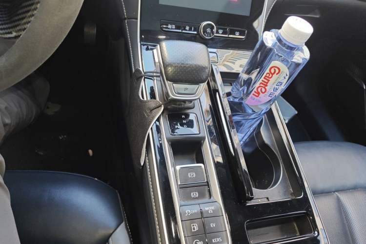 Used Roewe i6 MAX New Energy 2020 1.5T PHEV Cool & Stylish Skyroof Edition Gear Lever