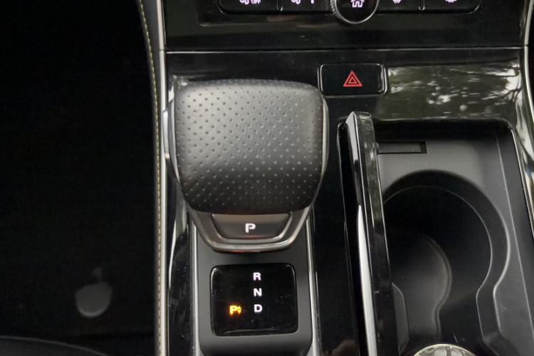 Used Roewe i6 MAX New Energy 2020 1.5T PHEV Cool & Spacious Skyroof Intelligent Drive Supreme Edition Interior 13