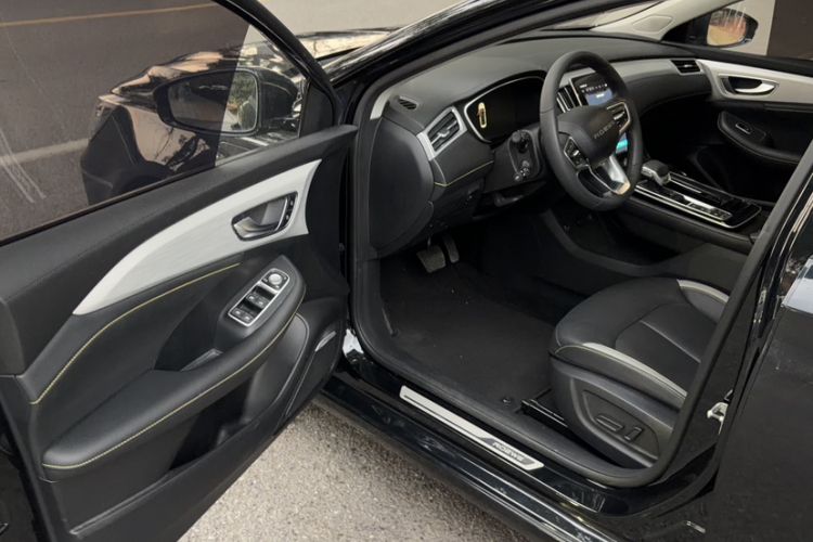 Used Roewe i6 MAX New Energy 2020 1.5T PHEV Cool & Spacious Skyroof Intelligent Drive Supreme Edition Interior 5