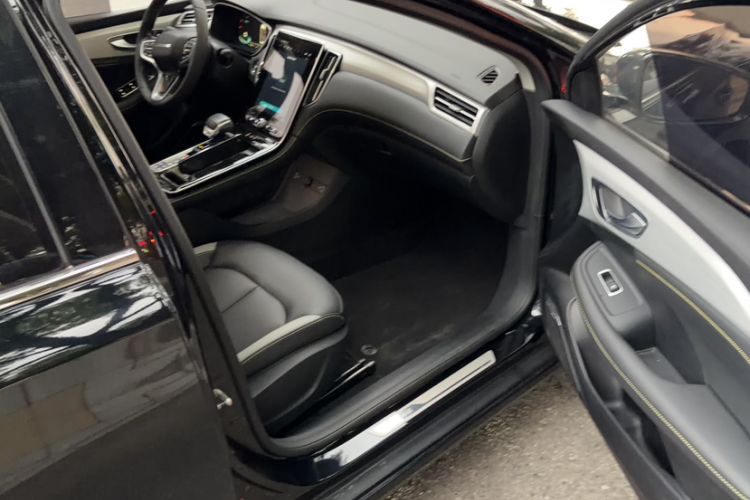 Used Roewe i6 MAX New Energy 2020 1.5T PHEV Cool & Spacious Skyroof Intelligent Drive Supreme Edition Interior 8