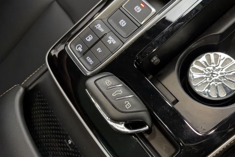 Used Roewe i6 MAX New Energy 2020 1.5T PHEV Cool & Spacious Skyroof Intelligent Drive Supreme Edition Interior 9