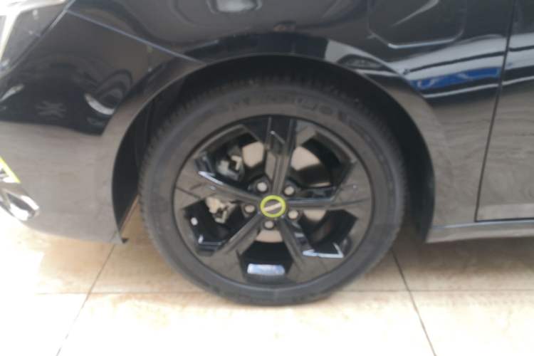 Used Roewe i6 MAX New Energy 2020 1.5T PHEV Cool & Spacious Skyroof Intelligent Drive Supreme Edition Left Front Wheel Hub