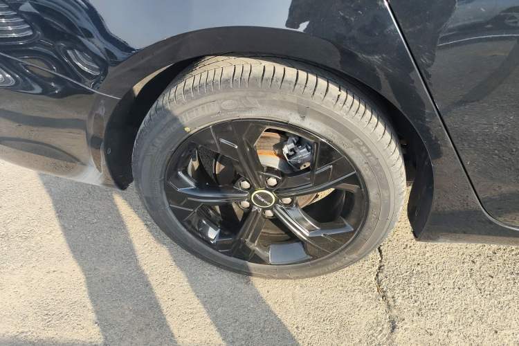 Used Roewe i6 MAX New Energy 2020 1.5T PHEV Sporty Cool Edition Right Rear Wheel Hub