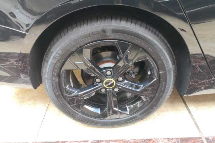 Used Roewe i6 MAX New Energy 2020 1.5T PHEV Cool & Spacious Skyroof Intelligent Drive Supreme Edition Right Rear Wheel Hub