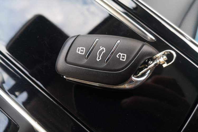 Used Roewe i6 MAX New Energy 2020 1.5T PHEV Cool & Spacious Skyroof Intelligent Drive Supreme Edition Vehicle Key