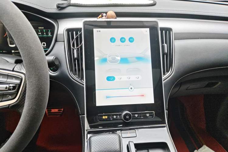 Used Roewe i6 MAX New Energy 2020 1.5T PHEV Cool & Stylish Skyroof Edition Audio And AC Panel