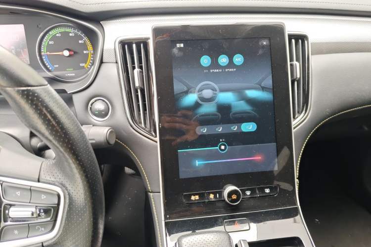 Used Roewe i6 MAX New Energy 2020 1.5T PHEV Sporty Cool Edition Audio And AC Panel