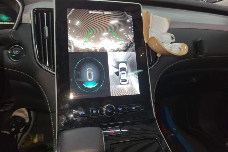 Used Roewe i6 MAX New Energy 2020 1.5T PHEV Cool & Stylish Skyroof Edition Audio And AC Panel