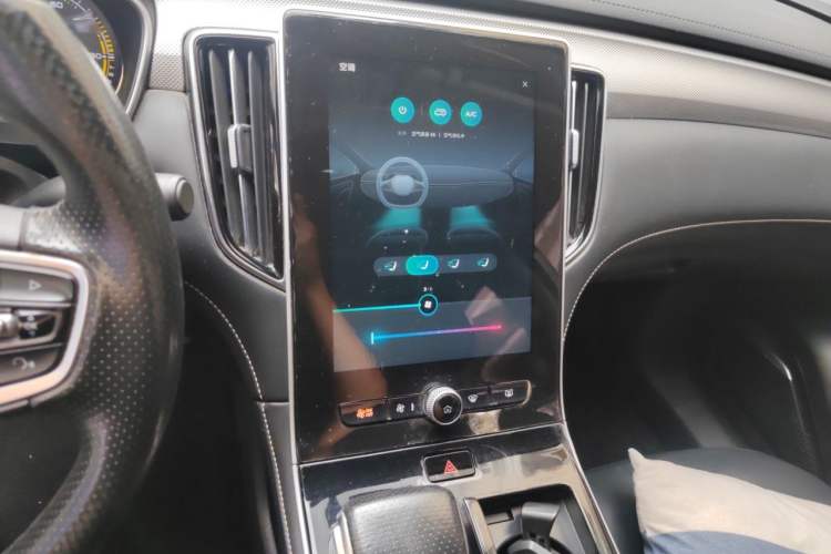 Used Roewe i6 MAX New Energy 2020 1.5T PHEV Sporty Cool Edition Audio And AC Panel