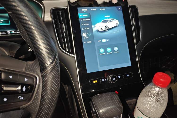 Used Roewe i6 MAX New Energy 2020 1.5T PHEV Cool & Spacious Skyroof Intelligent Drive Supreme Edition Audio And AC Panel