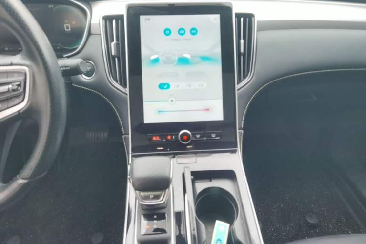 Used Roewe i6 MAX New Energy 2020 1.5T PHEV Cool & Stylish Skyroof Edition Audio And AC Panel