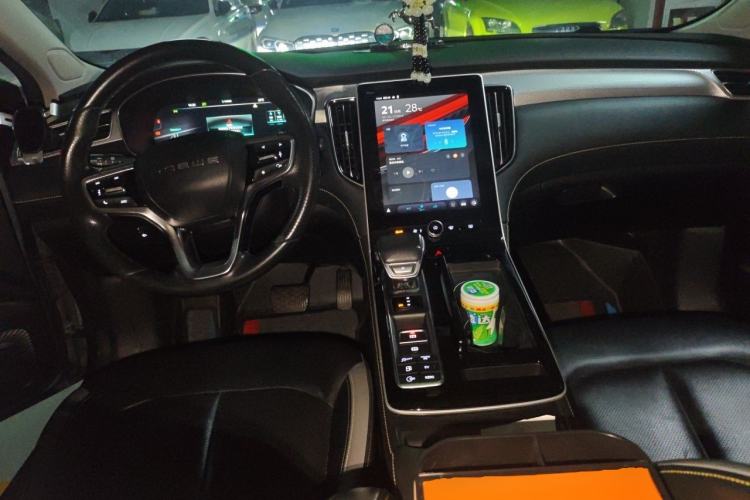 Used Roewe i6 MAX New Energy 2020 1.5T PHEV Cool & Stylish Skyroof Edition Center Console