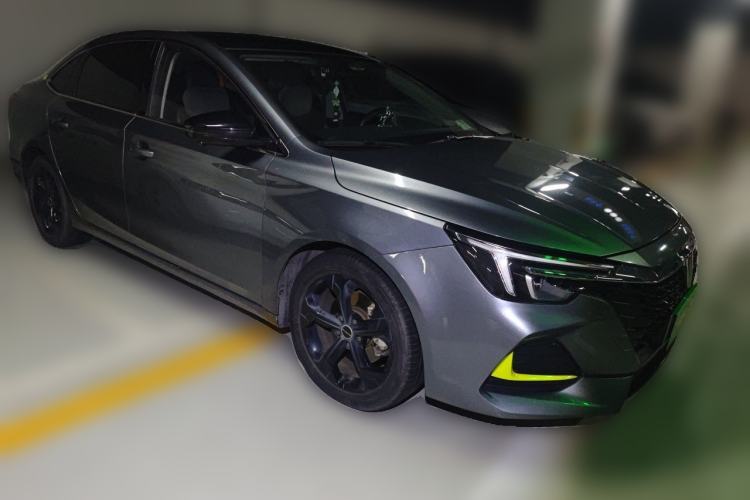 Used Roewe i6 MAX New Energy 2020 1.5T PHEV Cool & Stylish Skyroof Edition Front Right 45 Deg