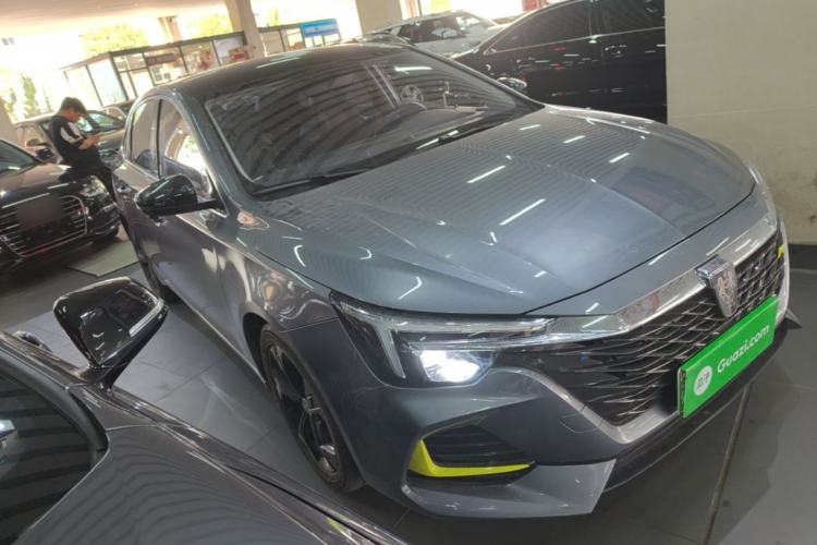 Used Roewe i6 MAX New Energy 2020 1.5T PHEV Cool & Stylish Skyroof Edition Front Right 45 Deg