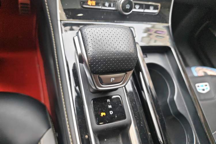 Used Roewe i6 MAX New Energy 2020 1.5T PHEV Cool & Stylish Skyroof Edition Gear Lever