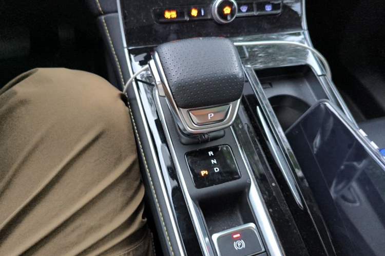 Used Roewe i6 MAX New Energy 2020 1.5T PHEV Cool & Stylish Skyroof Edition Gear Lever