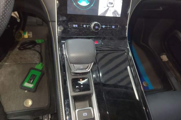 Used Roewe i6 MAX New Energy 2020 1.5T PHEV Cool & Stylish Skyroof Edition Gear Lever