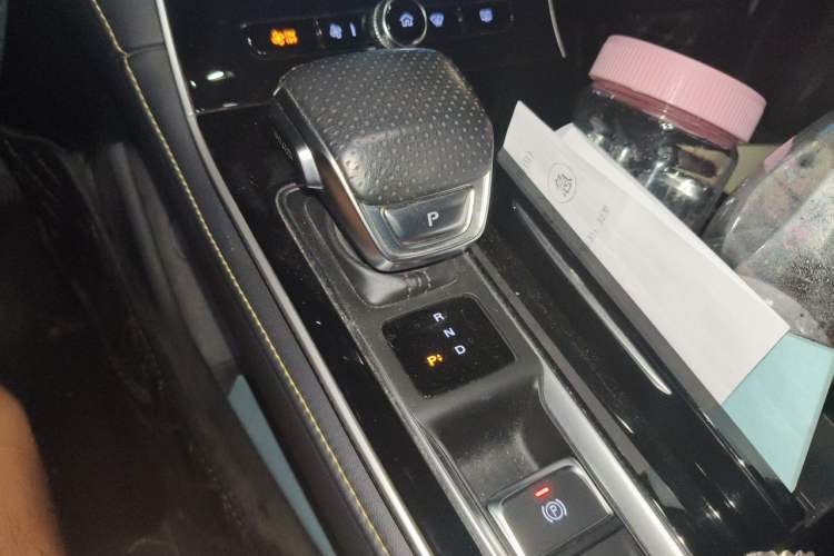 Used Roewe i6 MAX New Energy 2020 1.5T PHEV Cool & Spacious Skyroof Intelligent Drive Supreme Edition Gear Lever
