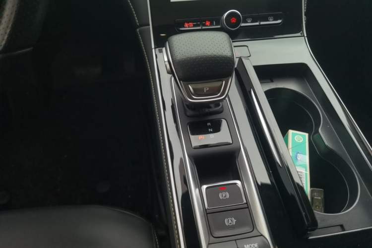 Used Roewe i6 MAX New Energy 2020 1.5T PHEV Cool & Stylish Skyroof Edition Gear Lever