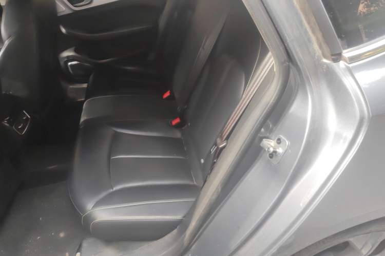Used Roewe i6 MAX New Energy 2020 1.5T PHEV Sporty Cool Edition Interior 4