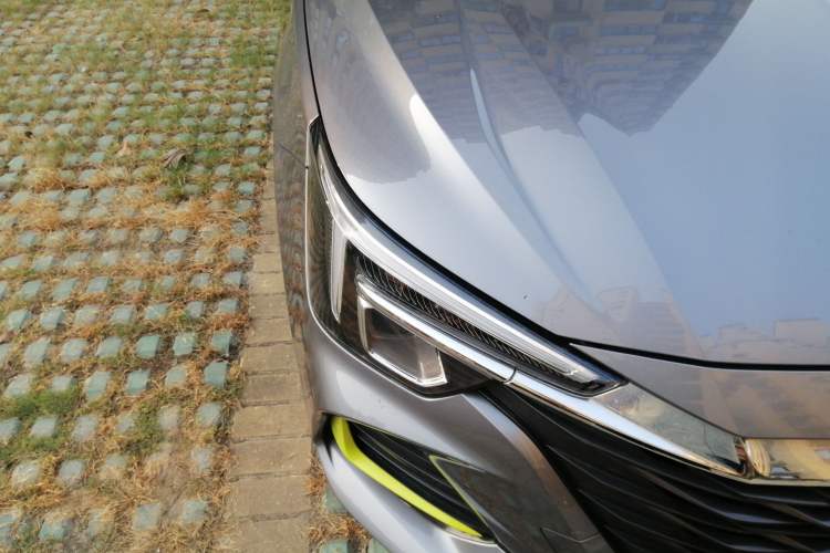 Used Roewe i6 MAX New Energy 2020 1.5T PHEV Cool & Spacious Skyroof Intelligent Drive Supreme Edition Right Front Headlight
