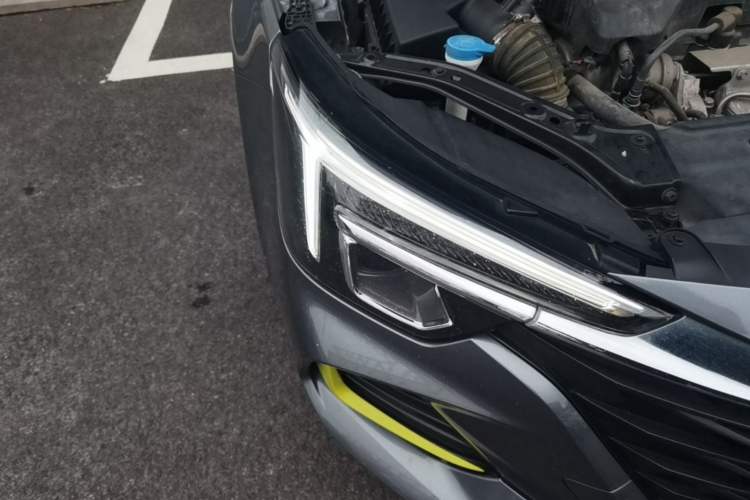 Used Roewe i6 MAX New Energy 2020 1.5T PHEV Cool & Stylish Skyroof Edition Right Front Headlight