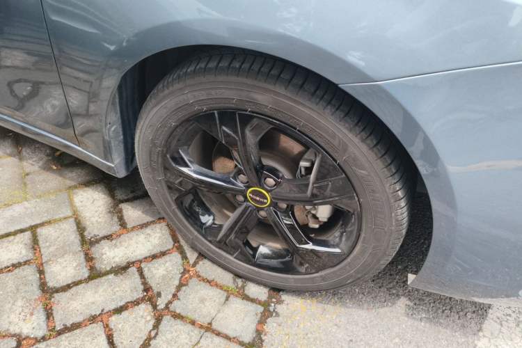 Used Roewe i6 MAX New Energy 2020 1.5T PHEV Cool & Stylish Skyroof Edition Right Front Wheel Hub
