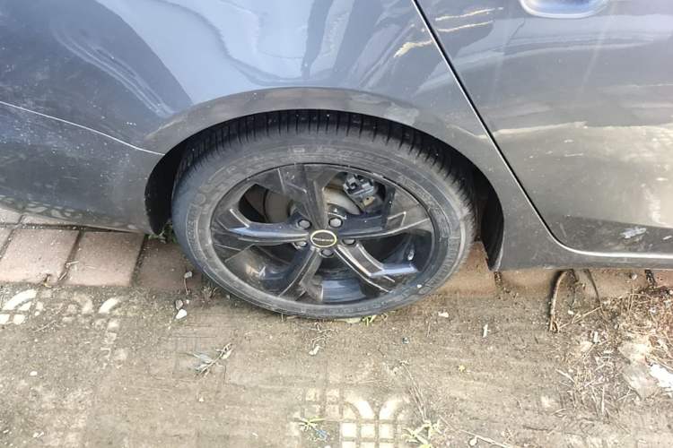 Used Roewe i6 MAX New Energy 2020 1.5T PHEV Cool & Stylish Skyroof Edition Right Rear Wheel Hub