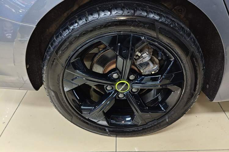 Used Roewe i6 MAX New Energy 2020 1.5T PHEV Sporty Cool Edition Right Rear Wheel Hub