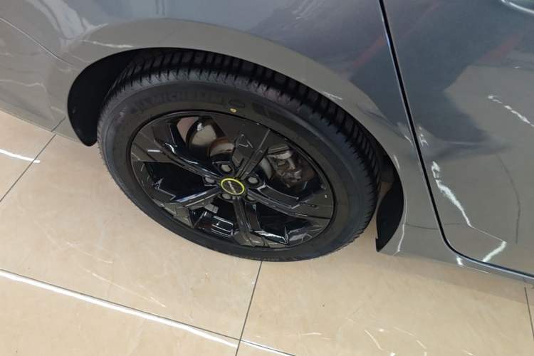 Used Roewe i6 MAX New Energy 2020 1.5T PHEV Cool & Stylish Skyroof Edition Right Rear Wheel Hub