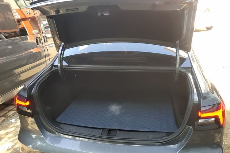 Used Roewe i6 MAX New Energy 2020 1.5T PHEV Cool & Stylish Skyroof Edition Trunk