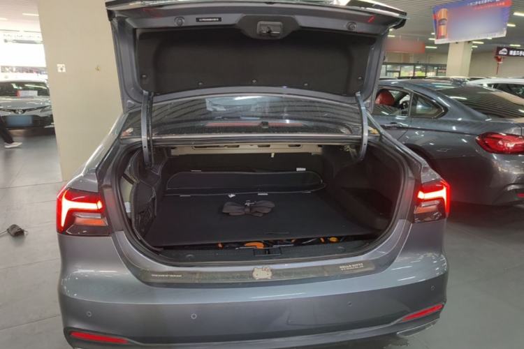 Used Roewe i6 MAX New Energy 2020 1.5T PHEV Cool & Stylish Skyroof Edition Trunk