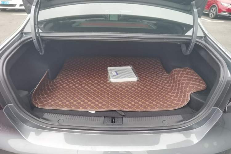 Used Roewe i6 MAX New Energy 2020 1.5T PHEV Cool & Stylish Skyroof Edition Trunk