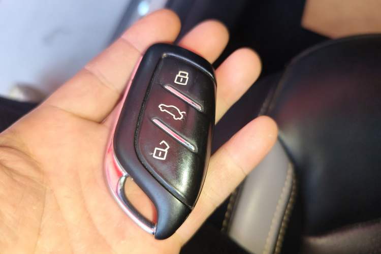 Used Roewe i6 MAX New Energy 2020 1.5T PHEV Cool & Stylish Skyroof Edition Vehicle Key
