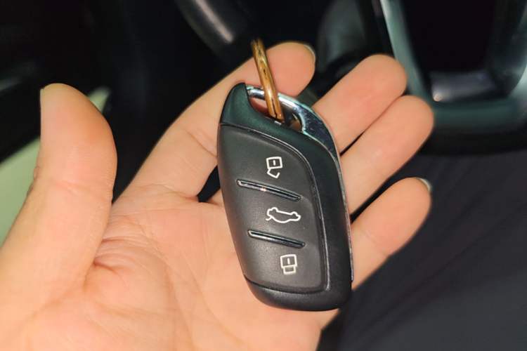 Used Roewe i6 MAX New Energy 2020 1.5T PHEV Cool & Stylish Skyroof Edition Vehicle Key