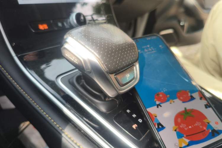 Used Roewe i6 MAX New Energy 2020 1.5T PHEV Cool & Stylish Skyroof Edition Gear Lever