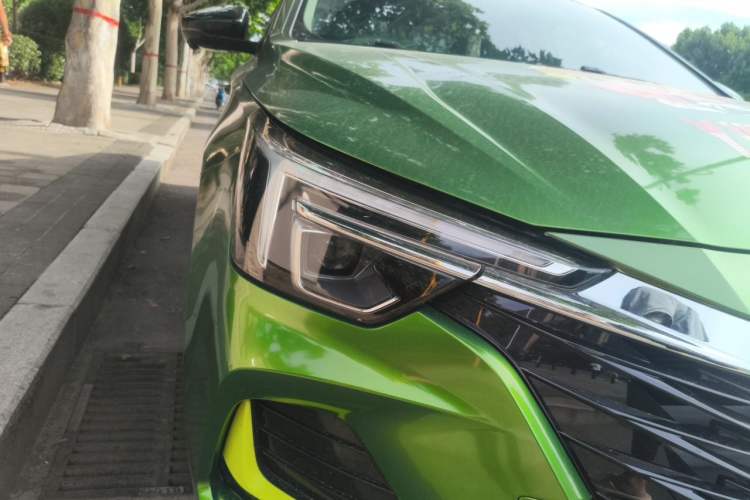 Used Roewe i6 MAX New Energy 2020 1.5T PHEV Cool & Stylish Skyroof Edition Right Front Headlight