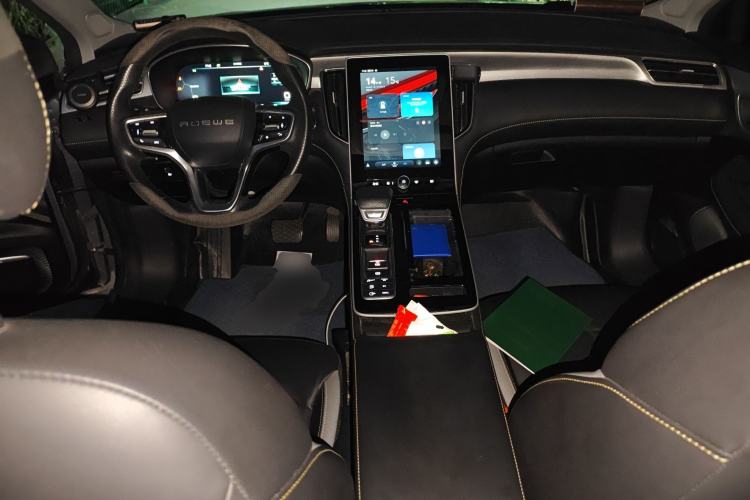Used Roewe i6 MAX New Energy 2020 1.5T PHEV Cool & Stylish Skyroof Edition Center Console