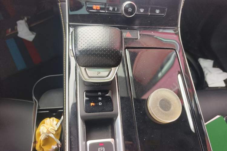 Used Roewe i6 MAX New Energy 2020 1.5T PHEV Cool & Stylish Skyroof Edition Gear Lever