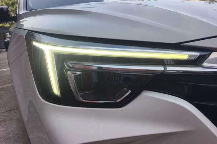 Used Roewe i6 MAX New Energy 2020 1.5T PHEV Cool & Stylish Skyroof Edition Right Front Headlight