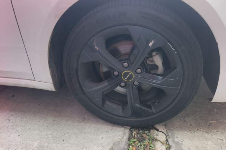 Used Roewe i6 MAX New Energy 2020 1.5T PHEV Cool & Stylish Skyroof Edition Right Front Wheel Hub