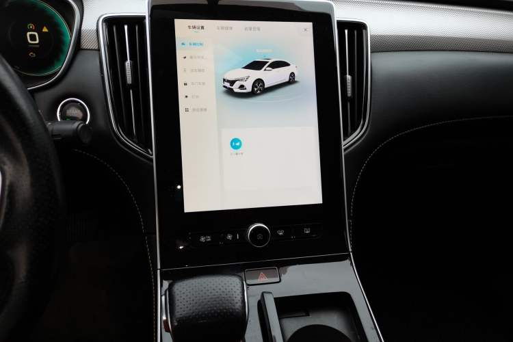 Used Roewe i6 MAX New Energy 2020 1.5T PHEV Cool & Stylish Skyroof Edition Audio And AC Panel