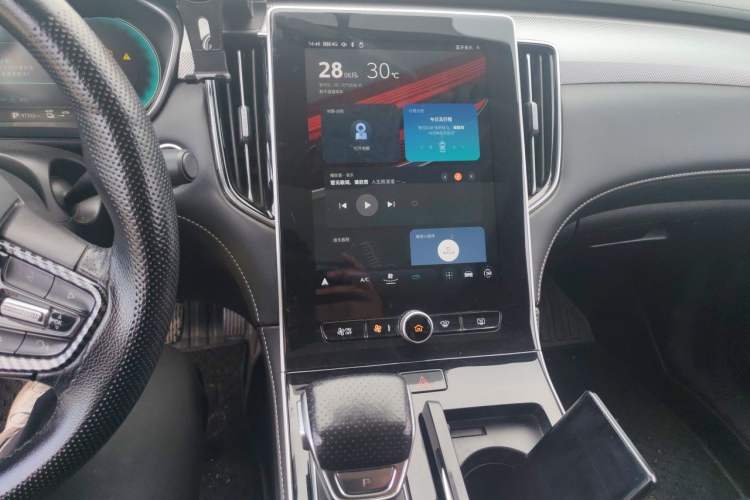 Used Roewe i6 MAX New Energy 2020 1.5T PHEV Cool & Stylish Skyroof Edition Audio And AC Panel