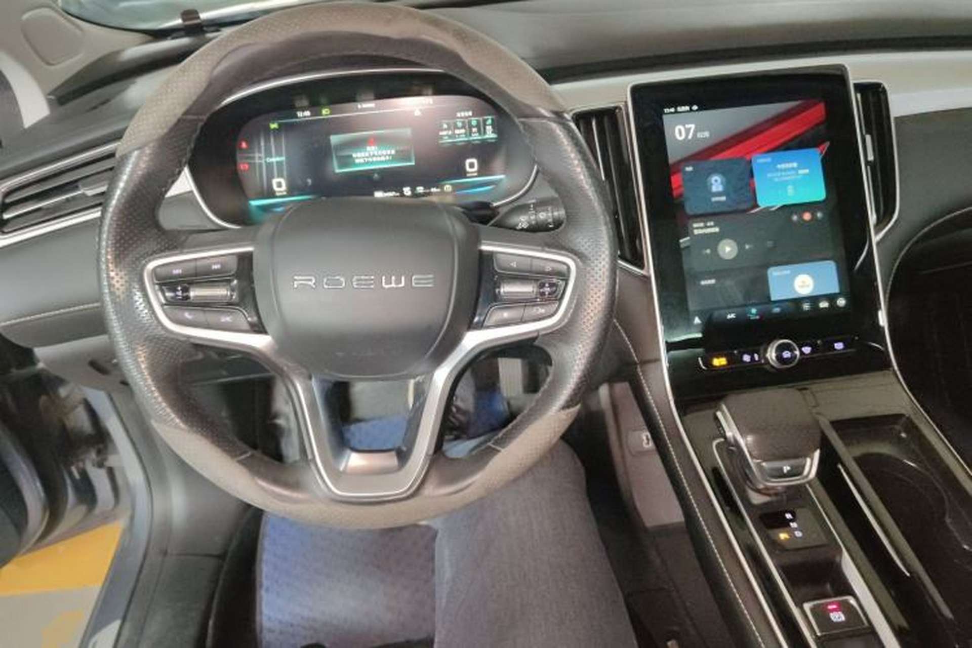 Used Roewe i6 MAX New Energy 2020 1.5T PHEV Cool & Stylish Skyroof Edition Center Console