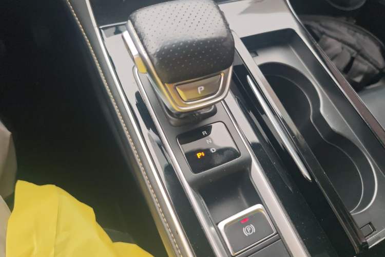 Used Roewe i6 MAX New Energy 2020 1.5T PHEV Cool & Stylish Skyroof Edition Gear Lever