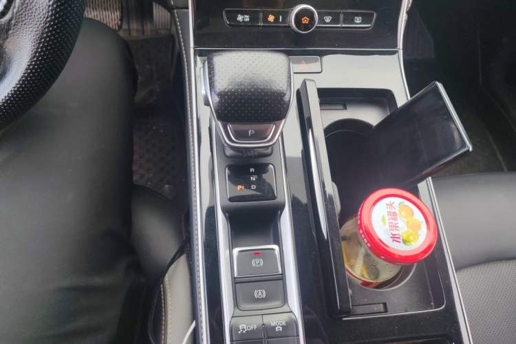 Used Roewe i6 MAX New Energy 2020 1.5T PHEV Cool & Stylish Skyroof Edition Gear Lever