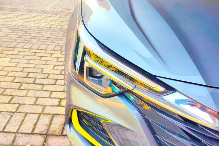 Used Roewe i6 MAX New Energy 2020 1.5T PHEV Cool & Stylish Skyroof Edition Right Front Headlight