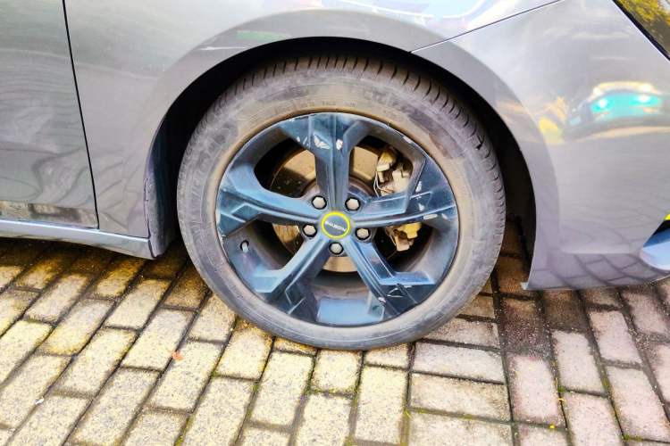 Used Roewe i6 MAX New Energy 2020 1.5T PHEV Cool & Stylish Skyroof Edition Right Front Wheel Hub